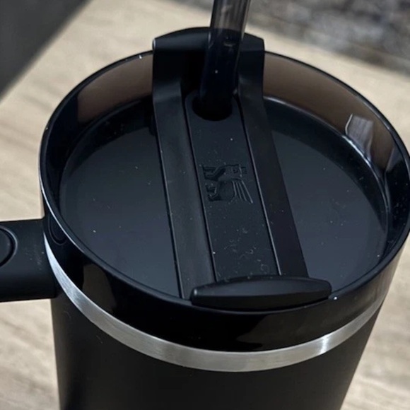 Stanley 40 oz Stainless Steel H2.0 FlowStateQuencher Tumbler Black 2.0 - Picture 7 of 7